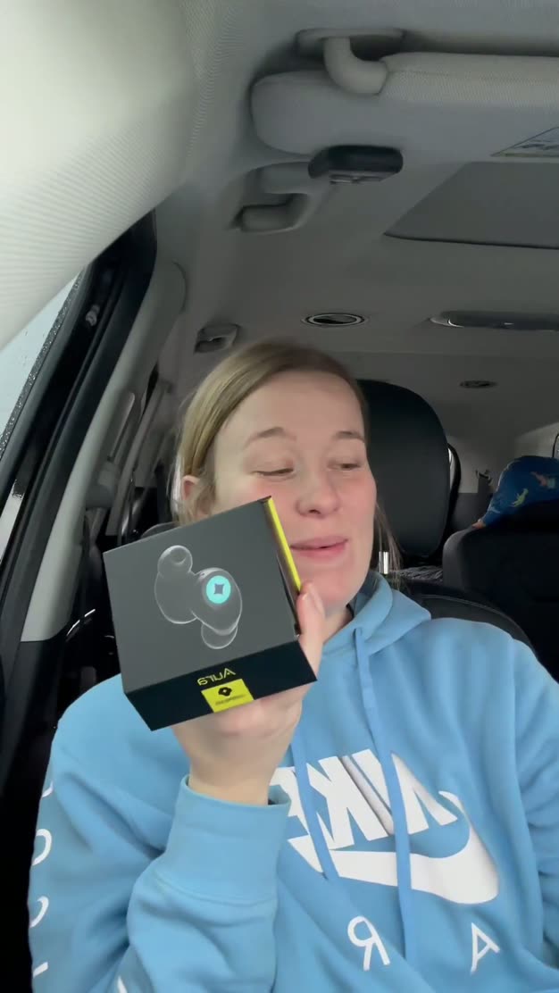 Alexandria Hold video review for LUMENEARZ